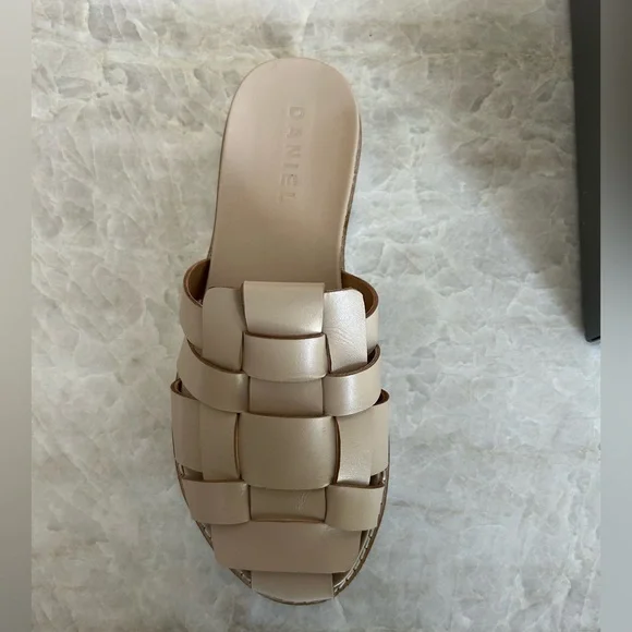 New Daniel shoe - Picture 2 of 3